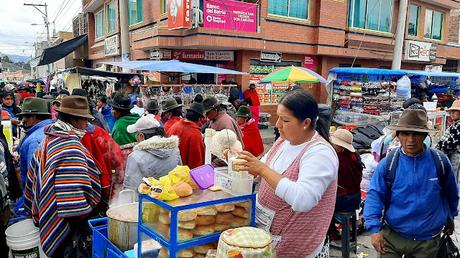 ECUADOR : EL MERCADO DE ANIMALES DE GUAMOTE ECUADOR : EL MERCADO DE ANIMALES DE GUAMOTE