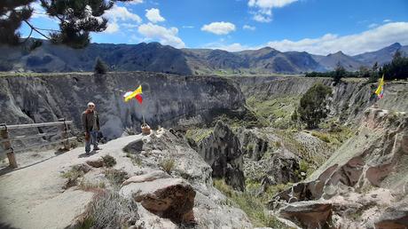 ECUADOR : LA LAGUNA DE QUILOTOA Y LA FIESTA DE LA MAMA NEGRA ECUADOR : LA LAGUNA DE QUILOTOA Y LA FIESTA DE LA MAMA NEGRA