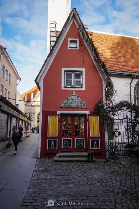 La Pequeña Casa Roja