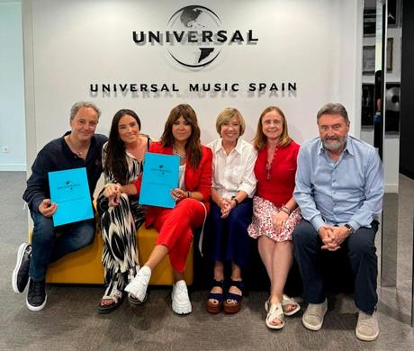 Vanesa Martín firma con Universal