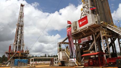 La política económica de la derecha: Regalar el petróleo para tener el poder (1)