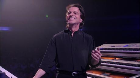 YANNI Y SUS OCHO TECLADOS 4