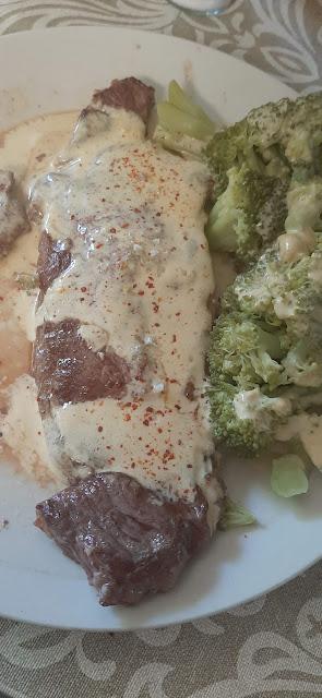 FILETE DE LOMO BAJO Y BROCOLI CON SALSA DE MOSTAZA