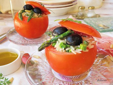 Tomates rellenos de arroz y espárragos Tomates rellenos de arroz y espárragos