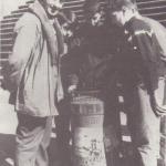 1968: el popular barquillero Clemente López a la puerta del Instituto Santa Clara 1968: el popular barquillero Clemente López a la puerta del Instituto Santa Clara