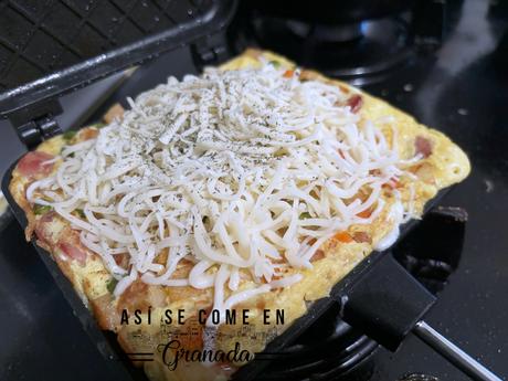Tortilla en sandwichera, receta de aprovechamiento Tortilla en sandwichera, receta de aprovechamiento