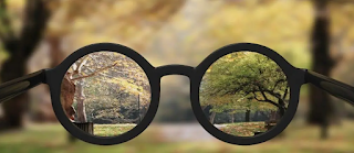 Qué dice la ciencia acerca del tiempo frente a la pantalla y la aparición de la miopía juvenil.