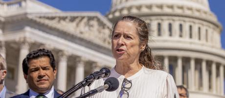 La heredera de Walt Disney amenaza con dejar de apoyar económicamente al Partido Demócrata si Biden no se va