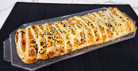 Trenza de hojaldre rellena de jamón serrano y queso