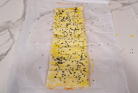 Trenza de hojaldre rellena de jamón serrano y queso