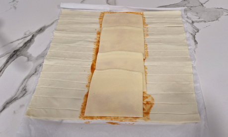 Trenza de hojaldre rellena de jamón serrano y queso