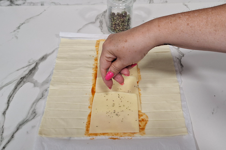 Trenza de hojaldre rellena de jamón serrano y queso