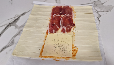 Trenza de hojaldre rellena de jamón serrano y queso