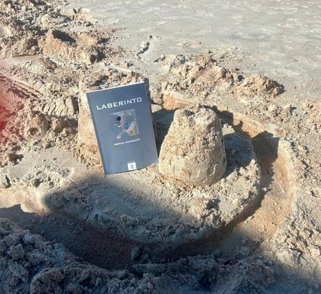 Laberinto de Manuel Hernández, con pórtico de José Antonio Parra Laberinto de Manuel Hernández, con pórtico de José Antonio Parra