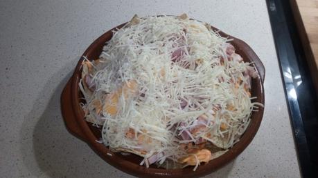 Nachos con queso rayado