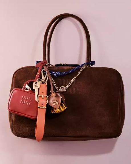Dale un Toque Único a tu Bolsa con los Charms de Miu Miu