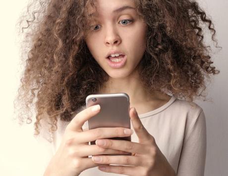 Cómo acabar con la adicción al móvil de los peques