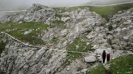 Cruzando la Riega en Jidiellu