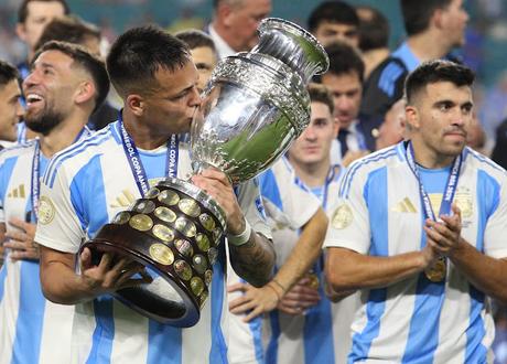 Montiel y Acuña, campeones de la Copa América con Argentina