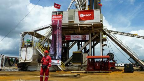 La política económica de la derecha: Regalar el petróleo para tener el poder (3)