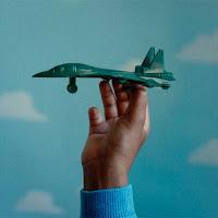 Michael Kiwanuka estrenan Floating Parade