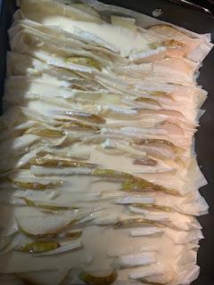 TARTA MASA FILO MAS PERA Y BRIE