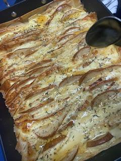 TARTA MASA FILO MAS PERA Y BRIE