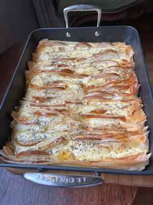 TARTA MASA FILO MAS PERA Y BRIE