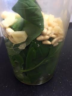 ENSALADA CON NECTARINAS, ANACARDOS Y LENTEJAS.