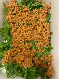 ENSALADA CON NECTARINAS, ANACARDOS Y LENTEJAS.