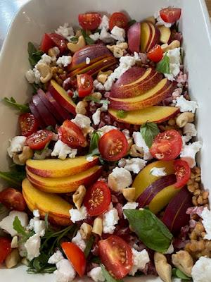 ENSALADA CON NECTARINAS, ANACARDOS Y LENTEJAS.
