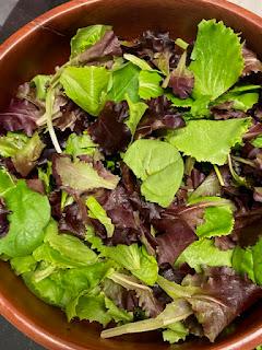ENSALADA  CON MANZANA UVAS Y QUESO