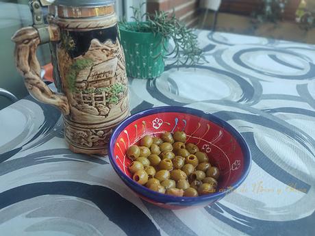 Aceitunas aliñadas con guindilla y pimentón