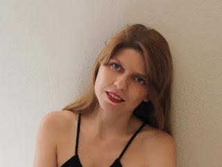 El poema de cada día. Hoy, Espejo negro, de Miriam Reyes (1974)