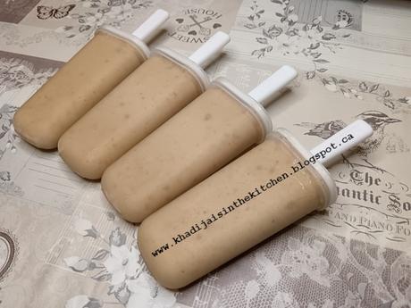 SUCETTES GLACÉES À LA BANANE ET AU BEURRE D’ARACHIDES / BANANA PEANUT BUTTER POPSICLES / PALETAS DE PLÁTANO Y MANTEQUILLA DE MANÍ / مصاصات الموز و زبدة الفول السوداني المجمدة SUCETTES GLACÉES À LA BANANE ET AU BEURRE D’ARACHIDES / BANANA PEANUT BUTTER POPSICLES / PALETAS DE PLÁTANO Y MANTEQUILLA DE MANÍ / مصاصات الموز و زبدة الفول السوداني المجمدة