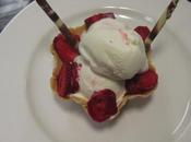 Helado yogur griego tulipa barquillo fresas