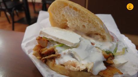 Kebab de pollo con queso en Yunie, mejores kebab Madrid, kebab Madrid, Yunie Kebab