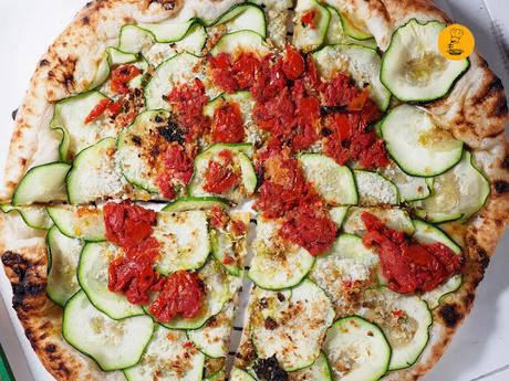 Pizza de pesto de pistacho en Hot Now Pizza de pesto de pistacho en Hot Now