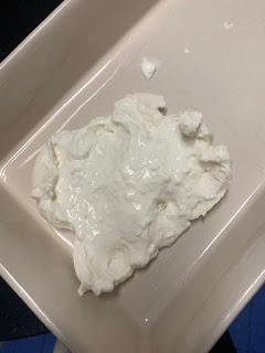 BURRATA CON ALCACHOFAS, TOMATE SECO Y NUECES