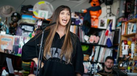 Nathy Peluso estrena su actuación en Tiny Desk Actuación de Nelly Furtado en Tiny Desk
