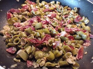 Revuelto de habas con jamón