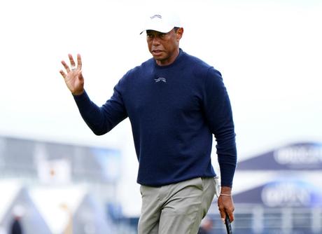 Tiger Woods de los Estados Unidos en el green 16 del segundo día del Abierto en Royal Troon en South Ayrshire, Escocia.  Fecha de la foto: viernes 19 de julio de 2024. (Foto de Jane Barlow/PA Images a través de Getty Images)