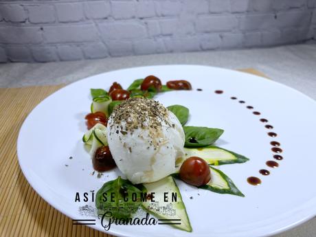Ensalada caprese al toque balsámico