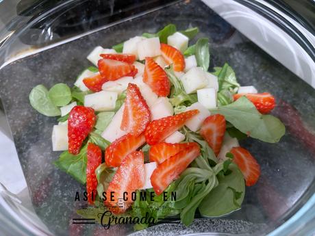 Ensalada de pollo y fresas Ensalada de pollo y fresas