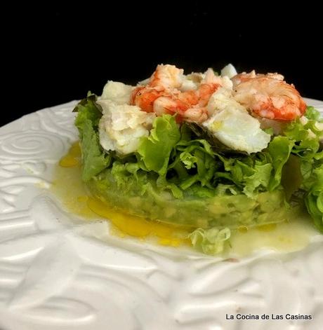 Ensalada de lechuga hoja de roble, bacalao, langostinos con base de guacamole byJose: #Homenajeblog Ensalada de lechuga hoja de roble, bacalao, langostinos con base de guacamole byJose: #Homenajeblog
