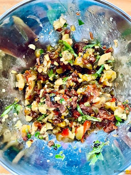 Sándwich de mortadela y “giardiniera” casera