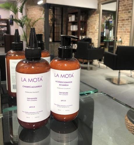 Cubrir canas hidratando el pelo, el tinte marino que revoluciona el concepto de coloración champu acuarela la mota