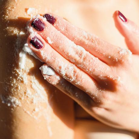 Exfoliarse en Verano para un Bronceado Uniforme y Duradero