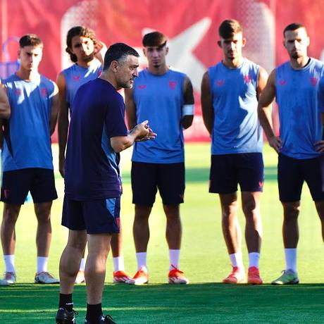 Los tres descartes que ha señalado García Pimienta para abandonar el Sevilla