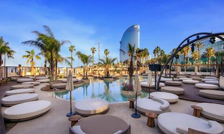 Barcelona inaugura su primer y exclusivo beach club Bastian Beach